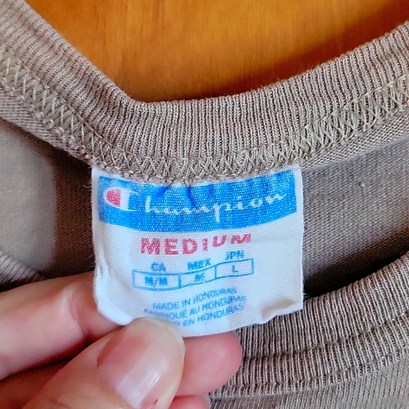 Champion tan ss t-shirt size M discoloration a little on color - Picture 3 of 5